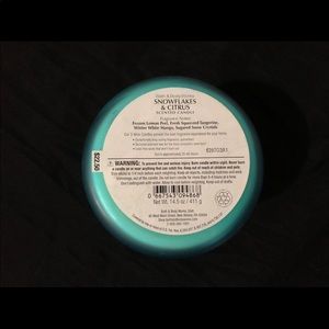 Bath & Body Works Accents - Snowflakes & Citrus Scented 3-Wick Candle Bath & Body Works Accents - Snowflakes & Citrus Scented 3-Wick Candle